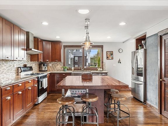 2nd image of 149 Elm St