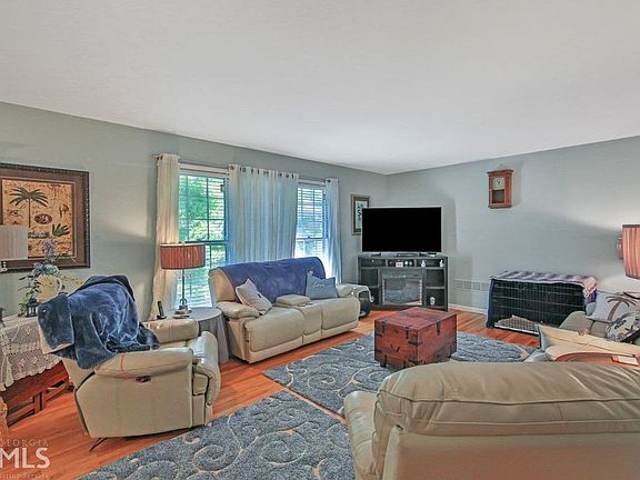 2nd image of 534 Safari Cir
