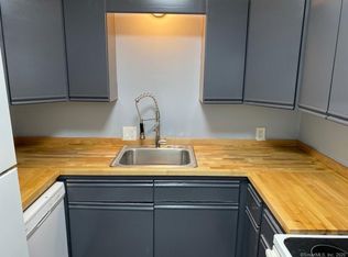 137A Chestnut St, Norwich, CT 06360