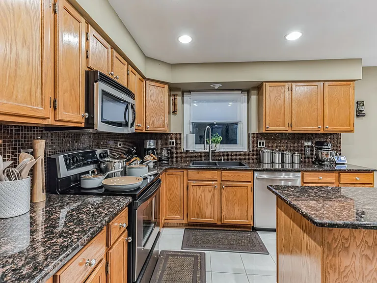 324 Chesapeake Ln — Photo 5