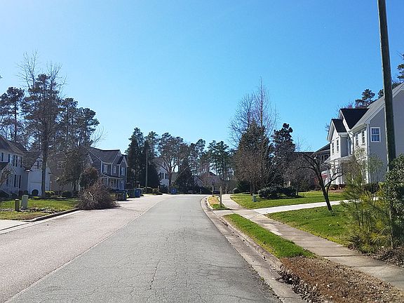 4th image of 704 Wellingham Dr