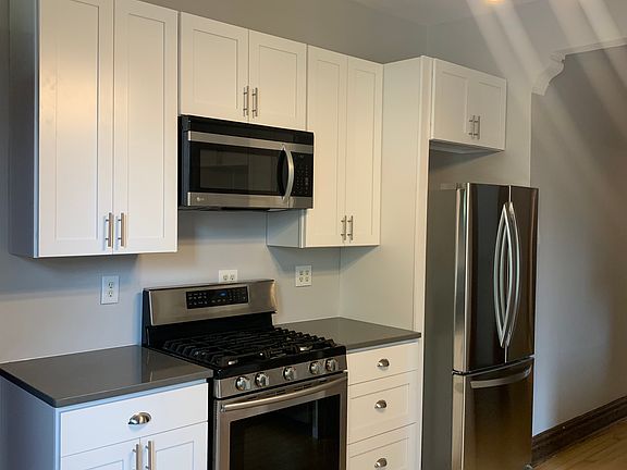 5th image of 3638 N Seeley Ave #1
