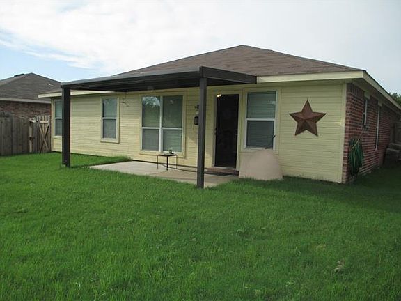 3rd image of 916 Creekview Dr