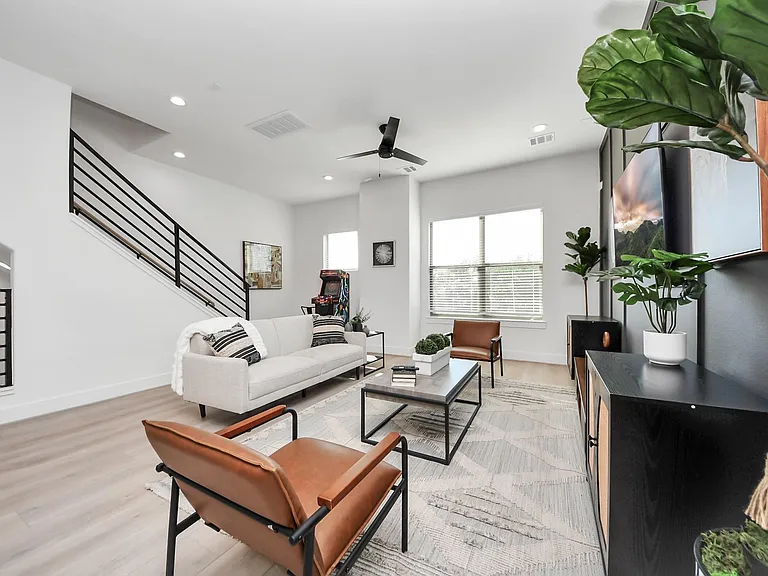 2524 Live Oak St — Photo 22