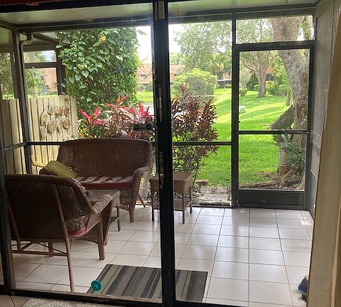 4th image of 3755 Carambola Cir N