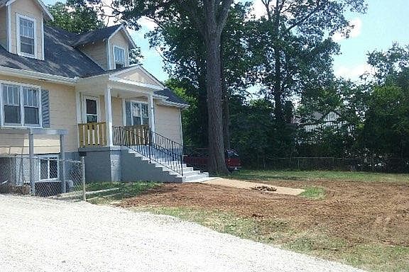 2nd image of 905 Hospital Dr