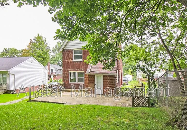 1562 Huguelet St — Photo 33
