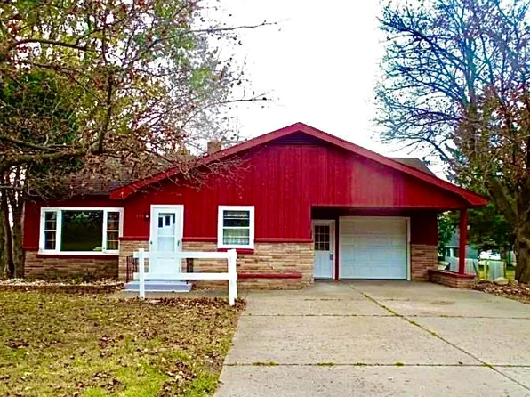 505 Fairbanks St, Iron Mountain, MI 49801