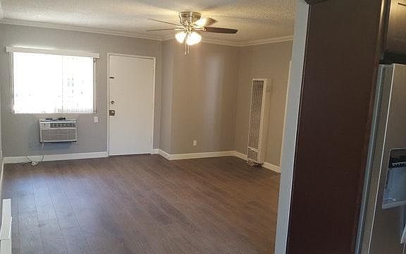 4th image of 11471 Oxnard St APT 3