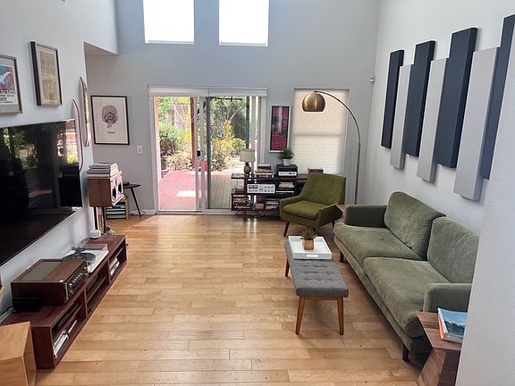 Living room, view from entrance