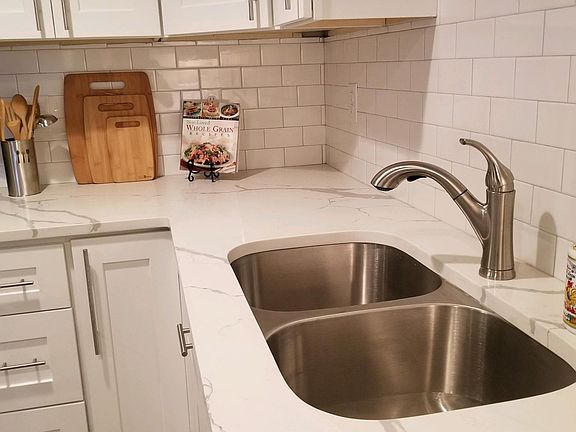4th image of 8917 McCoy Pl #B