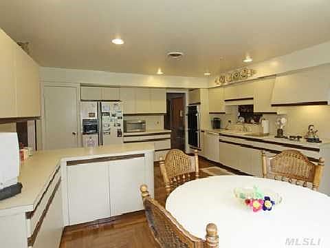 5th image of 30 McLane Dr