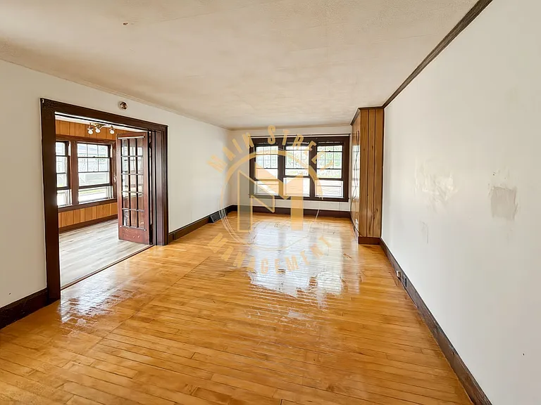 210 Bay St — Photo 3