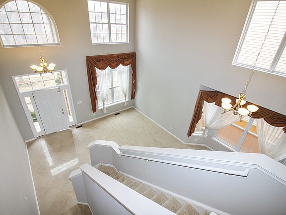 3rd image of 242 Churchill Ct