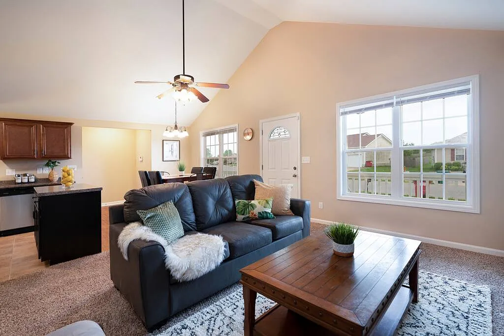 3 bed, $2,978 — Photo 3