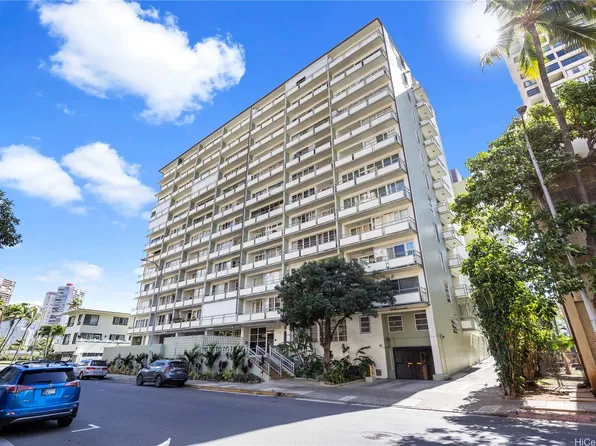 445 Kaiolu St APT 504, Honolulu, HI 96815