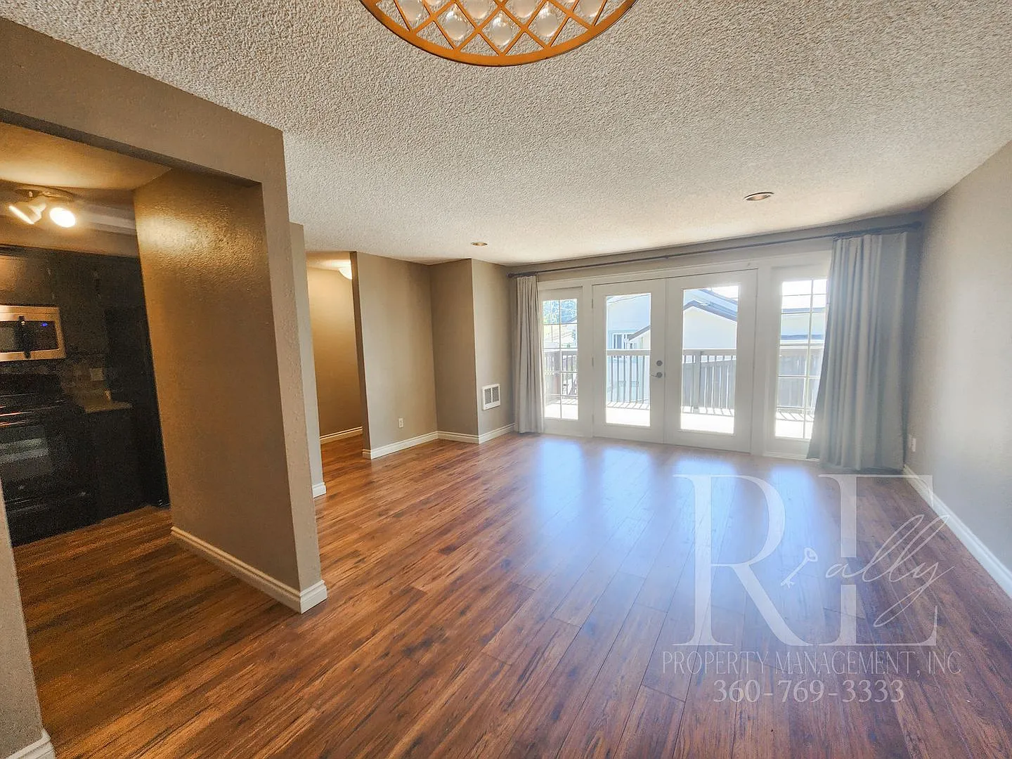 Bright & Private 2-Bedroom Duplex with Large Deck — Photo 2