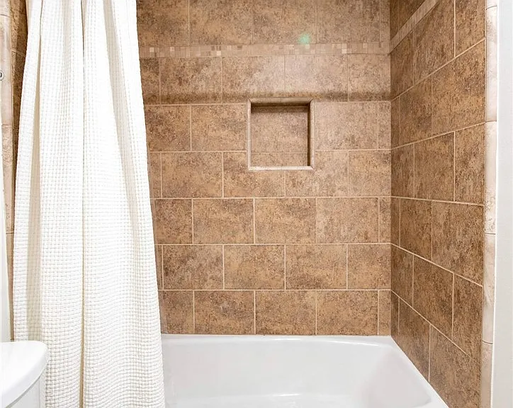 7310 Balboa Blvd #F — Photo 43