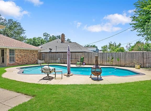 2nd image of 1918 Rockbrook Dr