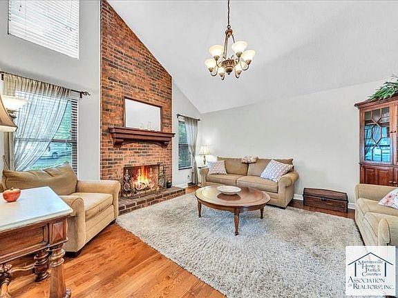 4th image of 42 Fairview Dr