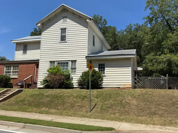 106 E Washington St, Newnan, GA 30263