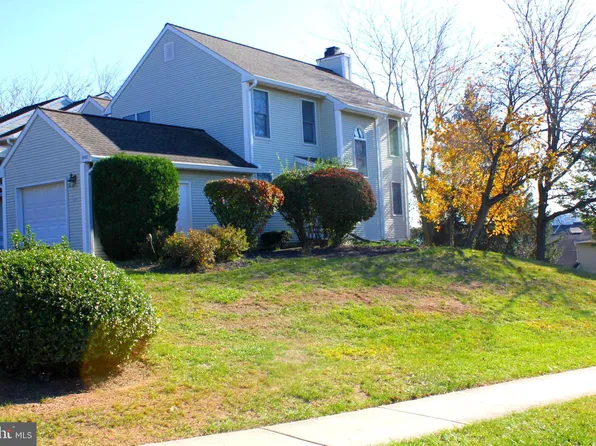 5700 Arklow Dr, Harrisburg, PA 17111
