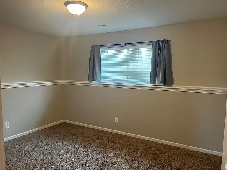947 N Cypress Cir — Photo 22