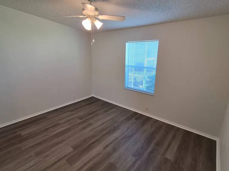 2113 Sawgrass Ln — Photo 24