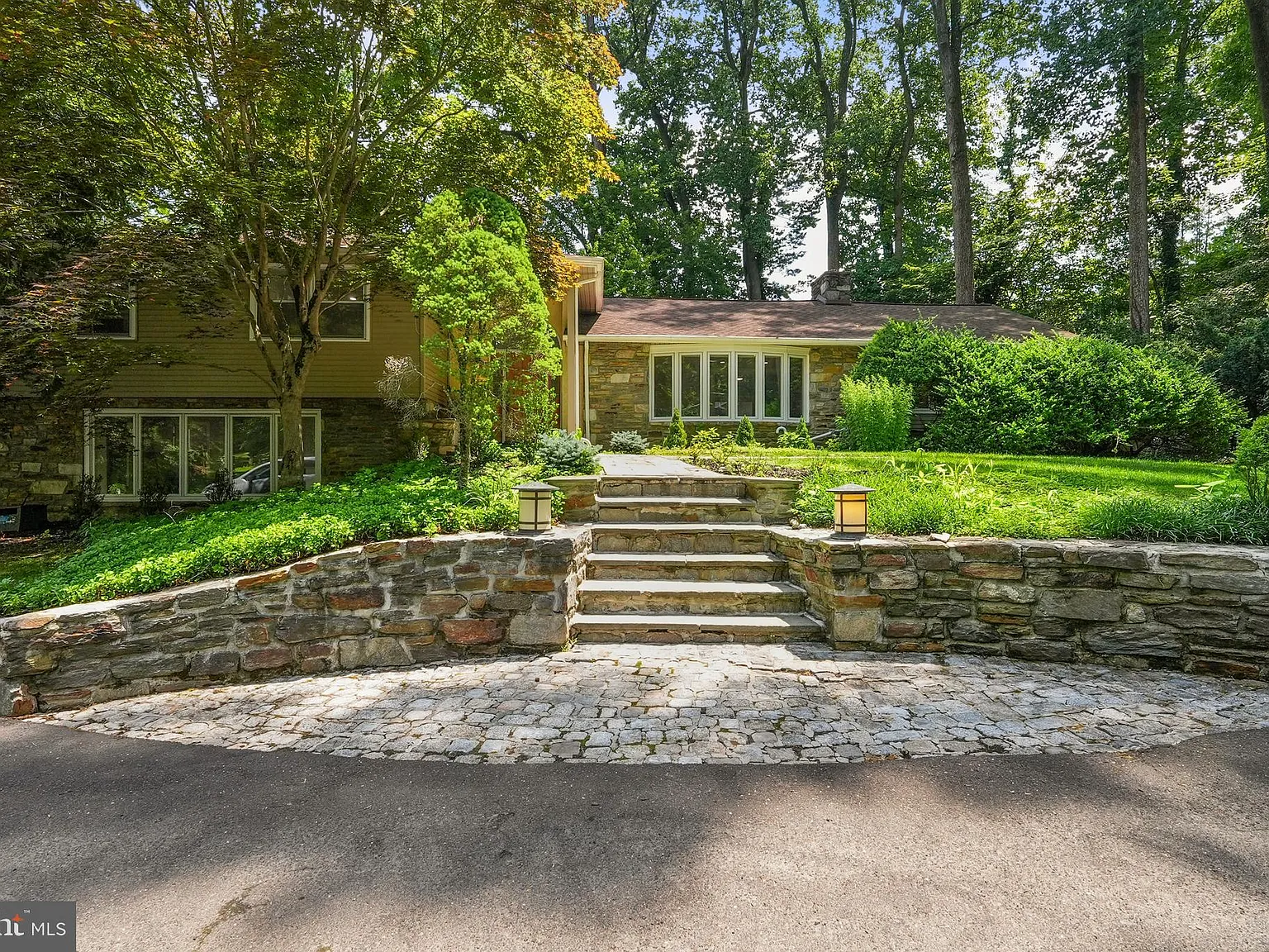 5 bed, 3822 sqft, $5,000 — Photo 1