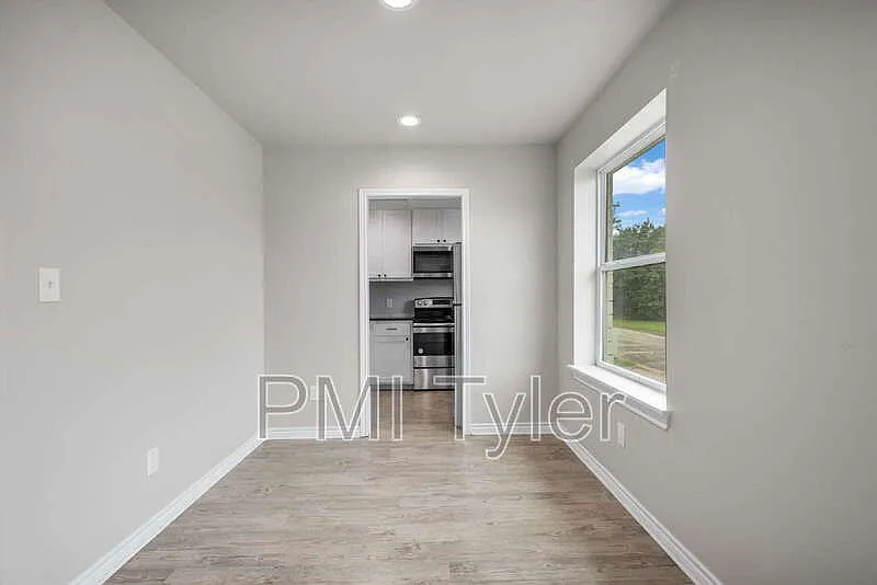 2 bed, 1.0 bath, 900 sqft, $975 — Photo 4