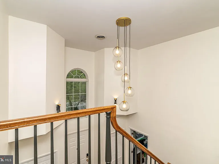 1800 Lark Ln — Photo 26