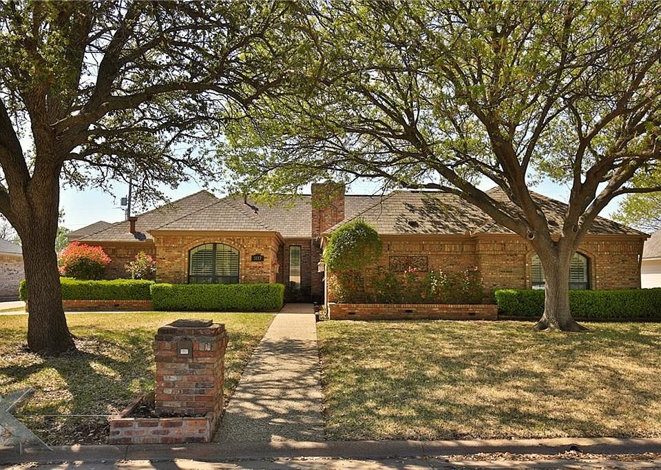1st image of 3117 Woodlake Dr