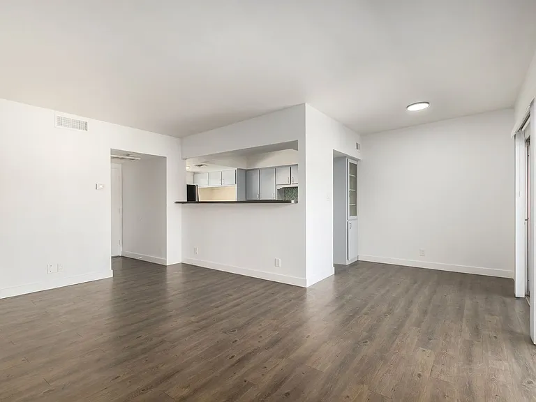 The Shorewood Apartments — Photo 49