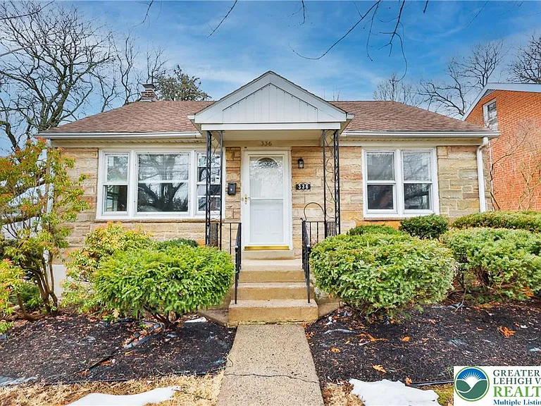336 E Market St — Photo 1
