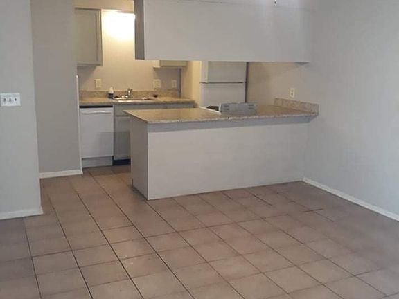 4th image of 203 S Baggett St #3