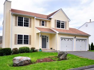 22 Ridge View Ter, New Hartford, CT 06057