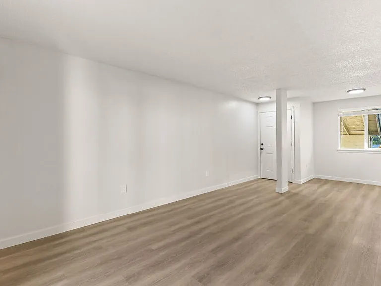 Charbern Apartments — Photo 64