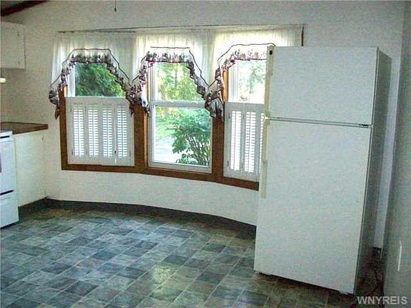4th image of 838 Barberry Pl