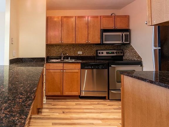 5th image of 30 E Huron St Ste 1