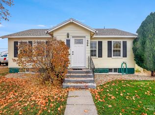 306 California St, Gooding, ID 83330