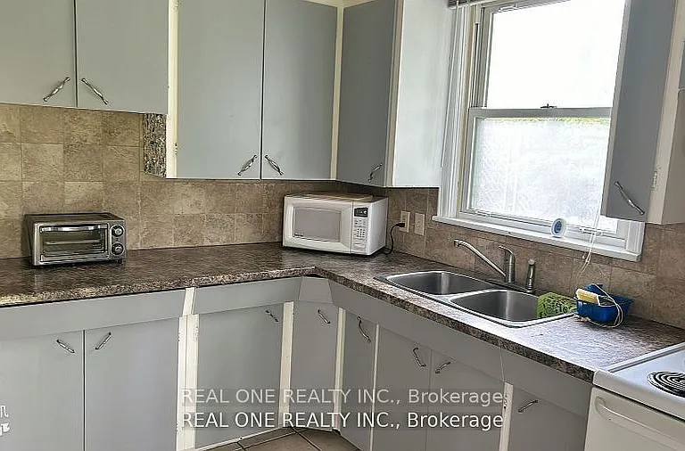 92 Binkley Cres W #1 — Photo 2