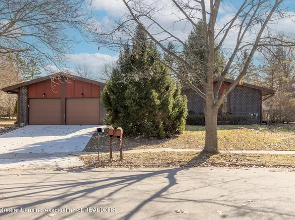 2928-2930 Canarsie Dr, Lansing, MI 48910