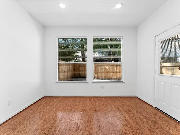 39 E Burberry Cir — Photo 17