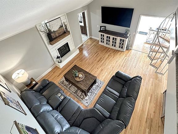 4th image of 38 Lamb Dr