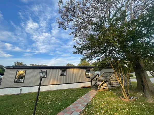 12203 Blue Wing Dr, Carrollton, VA 23314