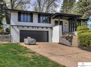 9115 S Cir, Omaha, NE 68127