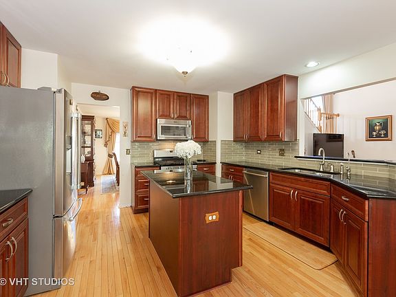 4th image of 240 Southfield Dr