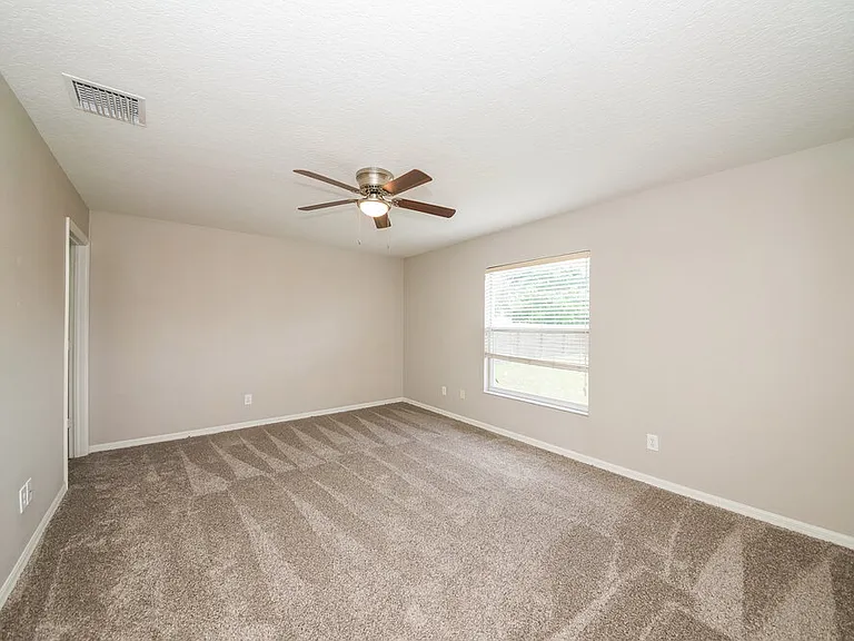 6010 33rd Dr E — Photo 9