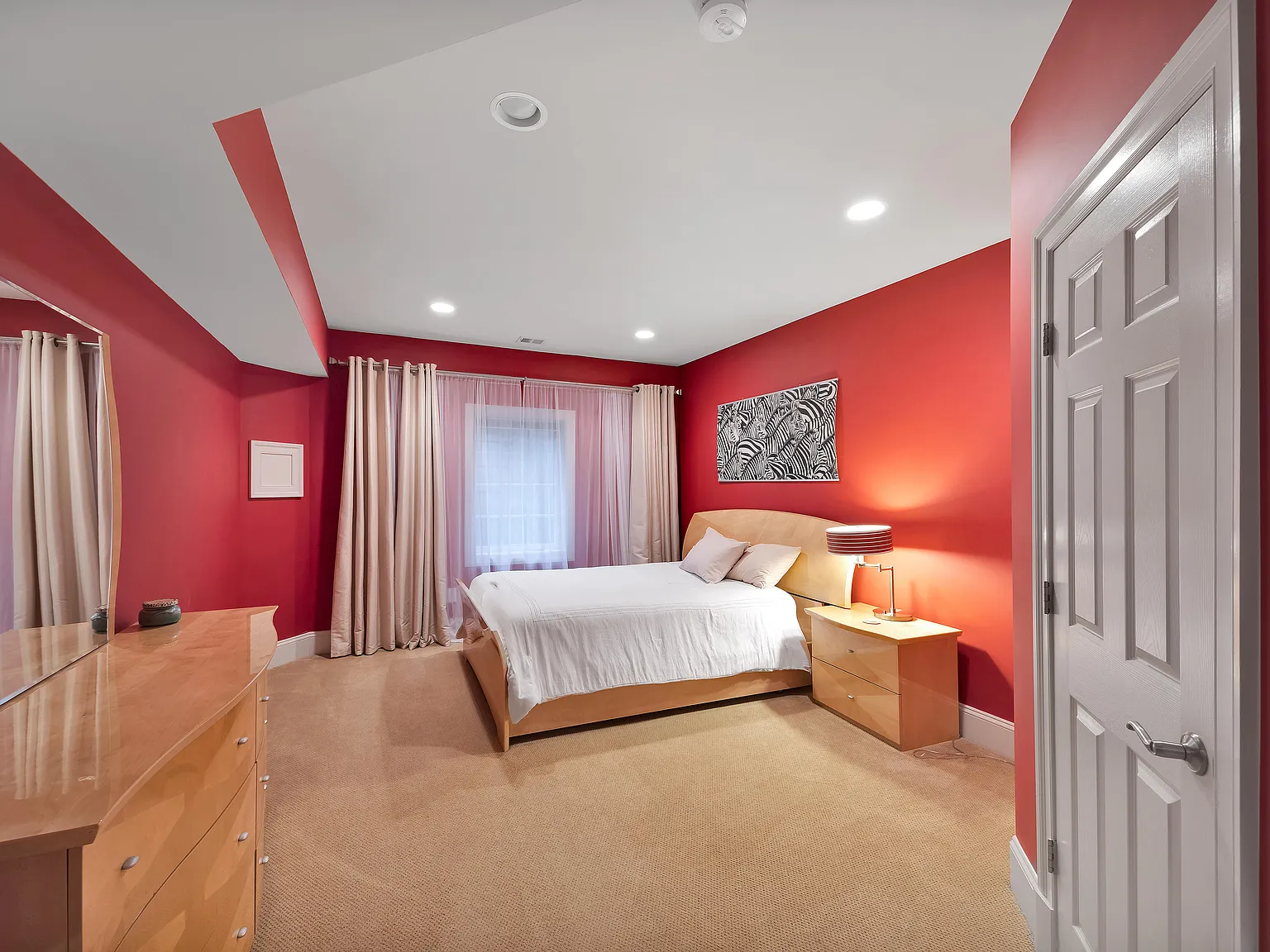 4 bed, 3600 sqft, $1,700 — Photo 3