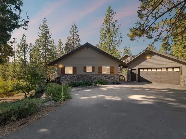3490 Cedar Ln, Lake Almanor, CA 96137